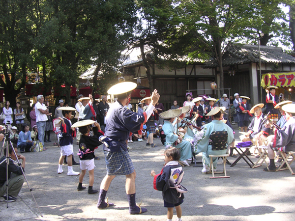 四季「春」の山も朧